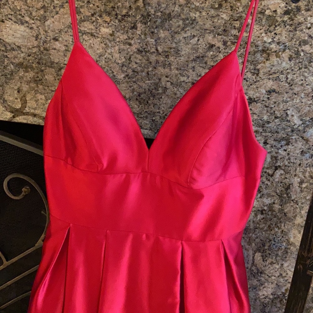 pink satin bloomingdales size 10. low black, plunge top with pockets/padding